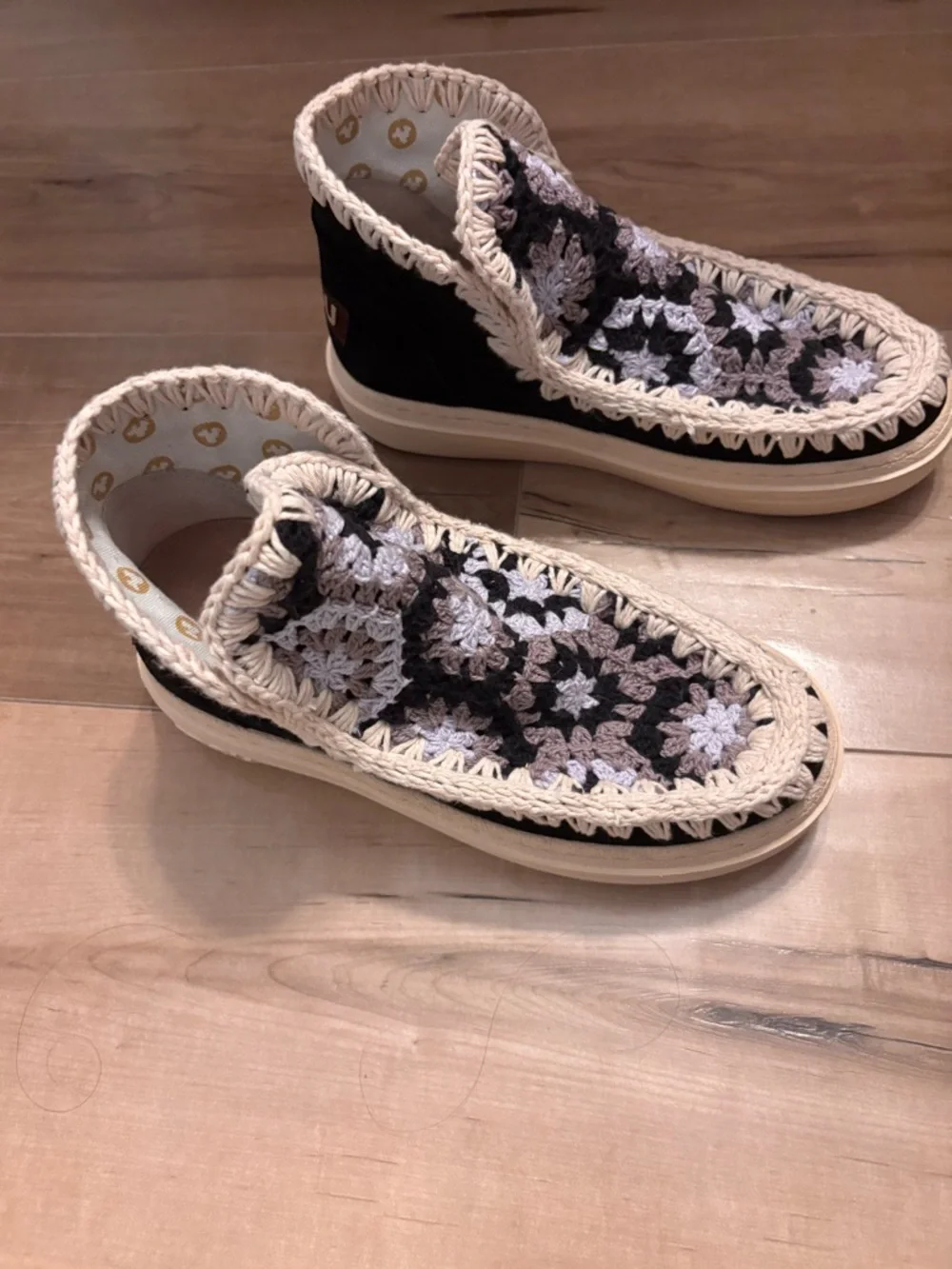 MOU BOLD ESKIMO SNEAKER BOOT CROCHET AND SUEDE IN BLACK COMBO SIZE 37 LIKE NEW - Picture 3 of 9